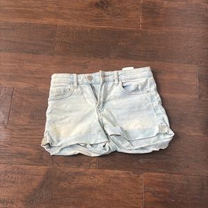 H&M light washed denim shorts in US size 2